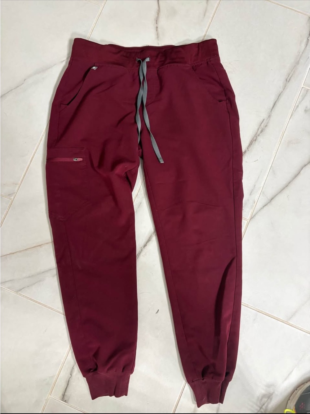 Women’s Figs Burgundy Scrub Pants Joggers size medium